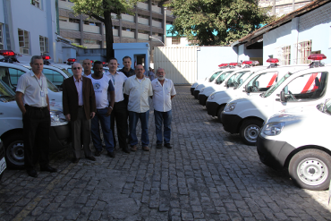 Presidente apresenta ambulâncias aos motoristas