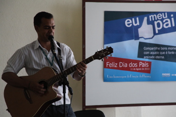 Foto: Leonardo Soares <br /> O farmacêutico Bruno Santana dos Anjos, do Hospital Cristiano Machado (HCM), animou a confraternização