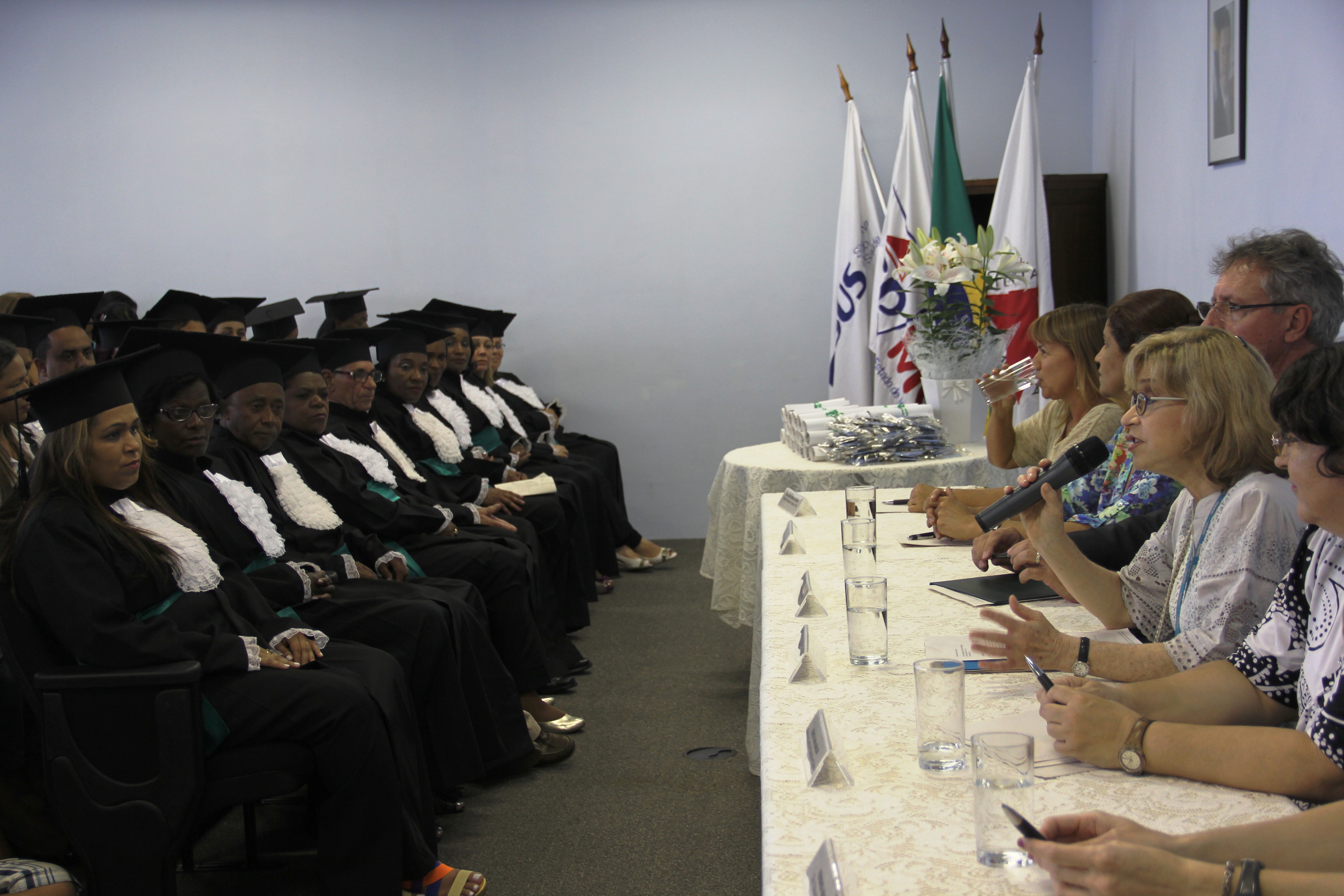 Formatura dos técnicos em enfermagem causa emoção