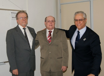 Foto: Juliana Saragá<BR />O presidente da Fhemig entre os presidentes do Conselho Curador, João Francisco de Abreu, e da Fapemig, Mário Neto Borges
