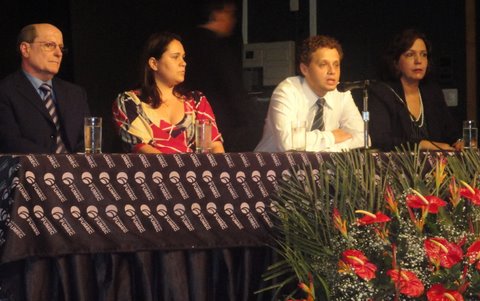 Presidente da Fhemig, Antônio Carlos de Barros Martins, a representante da subsecretaria antidrogas, Lílian Martins de Moraes,  o coordenador da Jornada, Gustavo Satler Cetlina  e a diretora do CMT, Raquel Pinheiro