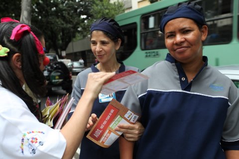 Visitantes do HPS também receberam preservativos na porta da unidade