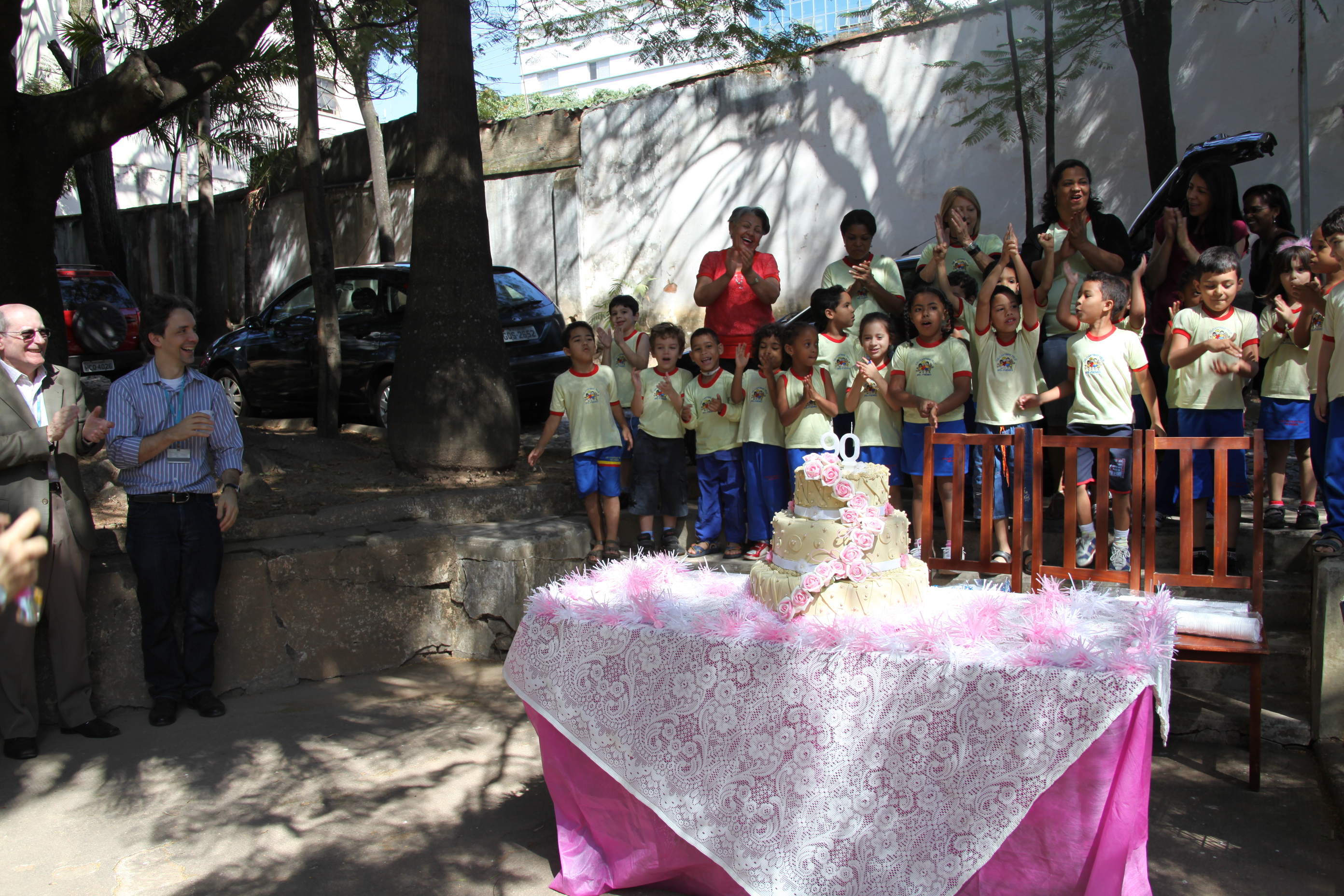 Crianças do Centro Educacional Cantinho Feliz fazem sua homenagem ao Raul Soares <BR /> Foto: Rosemeire Carvalho