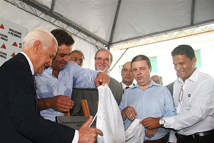Fotos: Adair Gomez <BR />Prof. Alcino, o governador Aécio Neves e o vice, Anastasia inauguram o Serviço