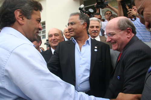 O presidente da Fhemig, Antônio Carlos de Barros Martins, e o Governador