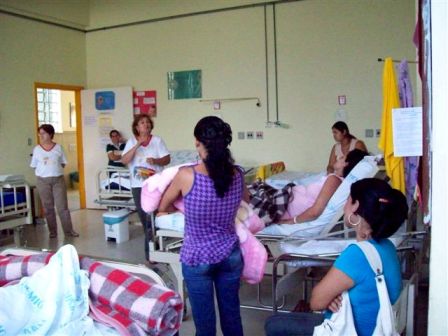 Foto: Divulgação HJK/ Fhemig <BR />Funcionários e pacientes do HJK têm recebido, regularmente, a visita de um grupo de contadoras de histórias