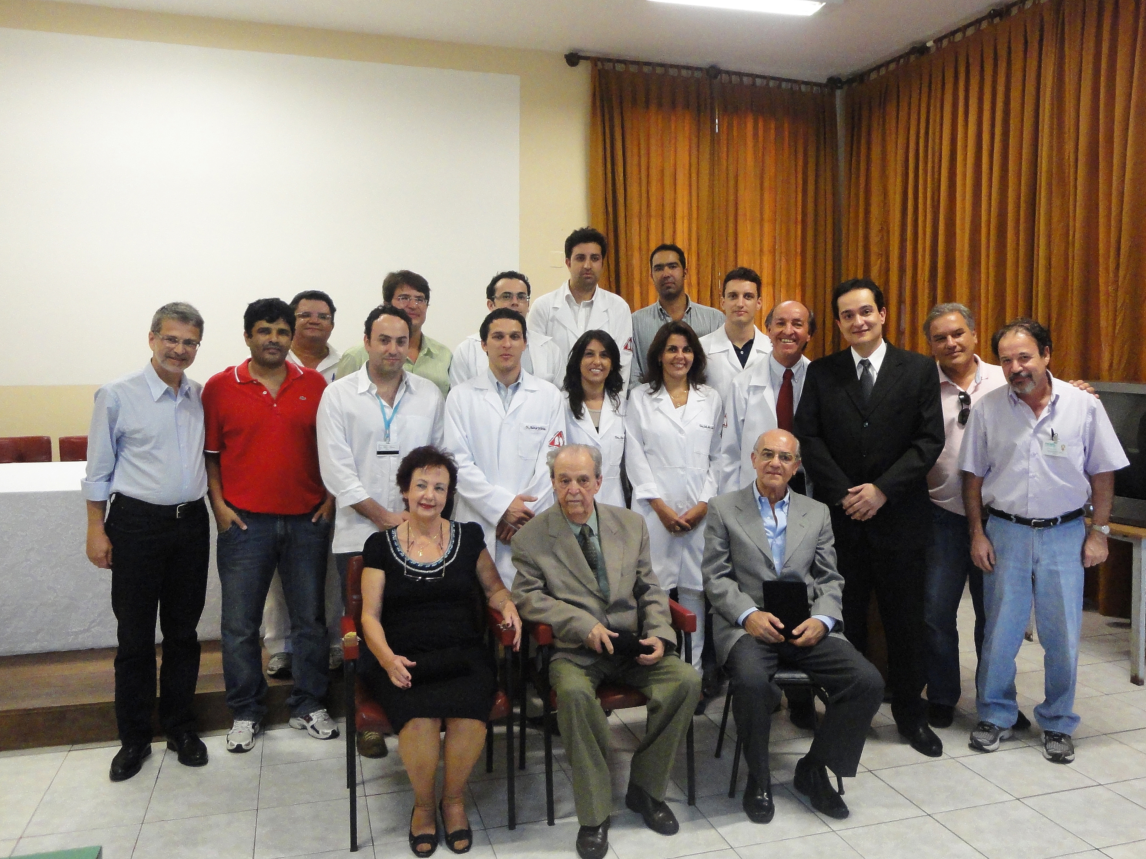 Foto: Michèlle Toledo <BR /> Equipe da direção do HJK, profissionais da Cirurgia Torácica e Endoscopia Respiratória,