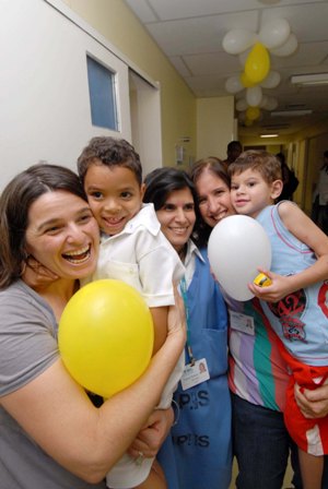 Foto: Secom <BR />Festa para comemorar a vida reúne pacientes, familiares e funcionários do CTI