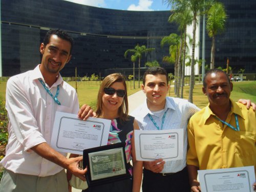 Foto: Divulgação Fhemig<BR />A gerente de Apoio Diagnóstico e Terapêutico do HJXXIII com a equipe de Patrimônio premiada hoje pela Seplag 