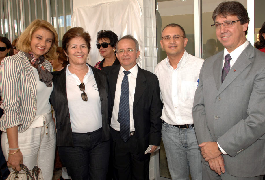 Foto: Joaquim Amaral<BR /> Da esq. para dir.: Maria Beatriz Savassi, prefeita de Patos de Minas; Maria Célia Oliveira, da Comunicação do HRAD; Antônio Eustáquio Maia, diretor da GRS de Patos de Minas; Francisco de Assis Andrade, diretor do HRAD; e Antônio Jorge de Souza Marques, secretário de Estado de Saúde 