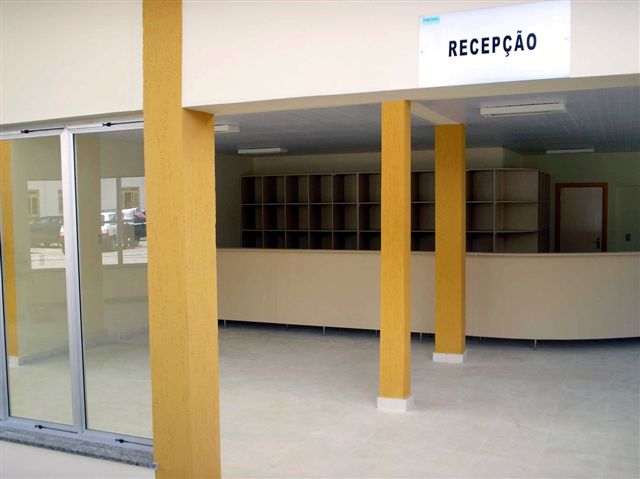 A recepção tem novo mobiliário e estrutura informatizada