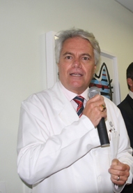 Foto: Divulgação <BR /> O médico Carlos Eduardo Leão alerta para riscos de queimaduras solares