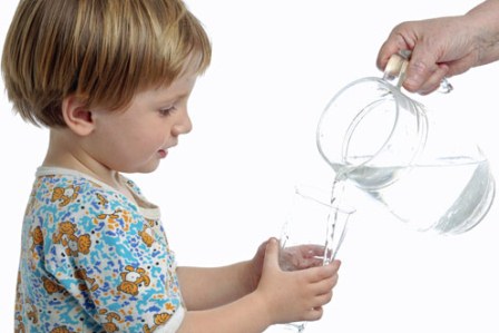 crianca-bebe-agua
