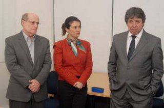 Antônio Carlos de Barros Martins, presidente da Fhemig, Fernanda Neves, subsecretária de Gestão de Pessoas da Seplag, e Antônio Jorge de Souza Marques, secretário de Estado de Saúde <BR />Foto: Renato Cobucci