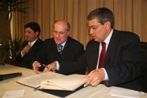 Foto: Adair Gomez <BR /> Presidente Antônio Carlos entre Luís Márcio e o secretário Marcus Pestana