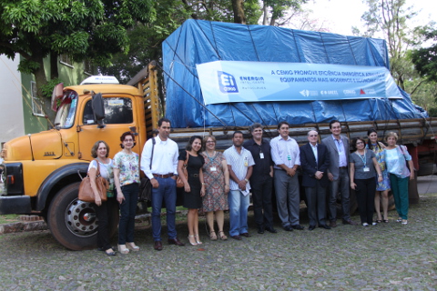 Entrega das autoclaves para o HJK