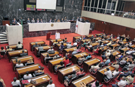familiares e autoridades