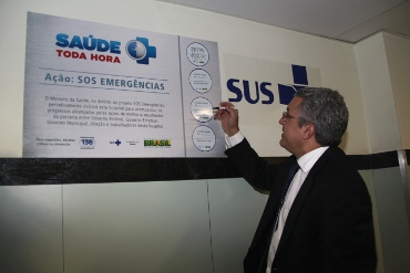 Ministro da Saúde na inauguração do programa SOS Emergências